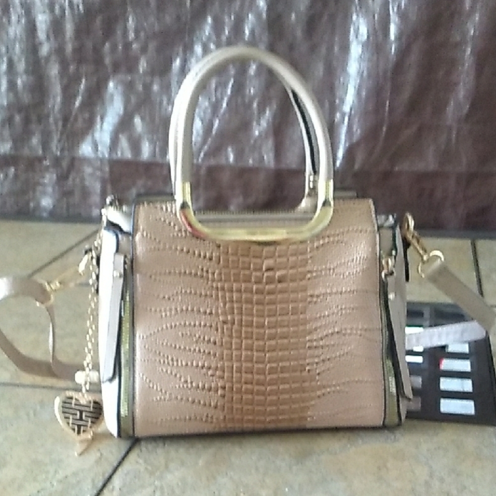NWOT Elegant Cream Crocodile Pattern Handbag